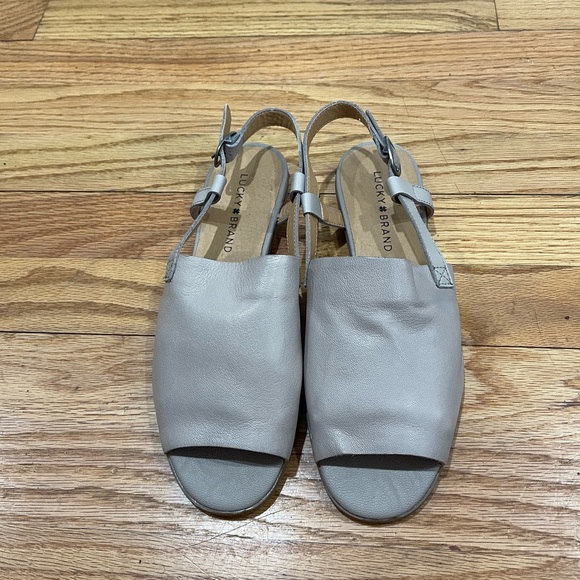 Lucky Brand CAMPBELL light Beige Taupe Leather Peep Toe Flat sling back size 8 - Picture 2 of 15